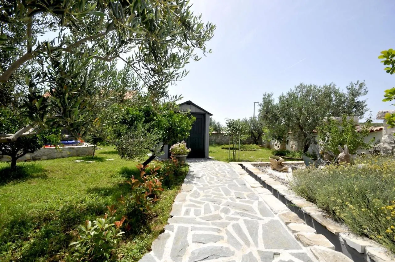 Stagnum Baba - Impressive Luxury Villa With Heated Pool, Hot Tub, Playroom And Upscale House Design Trogir