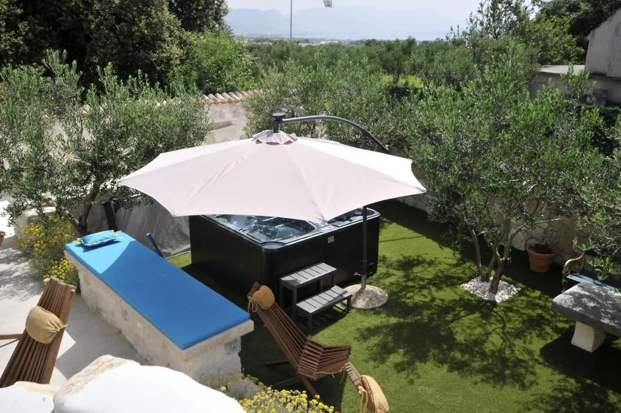 Stagnum Baba - Impressive Luxury Villa With Heated Pool, Hot Tub, Playroom And Upscale House Design Trogir