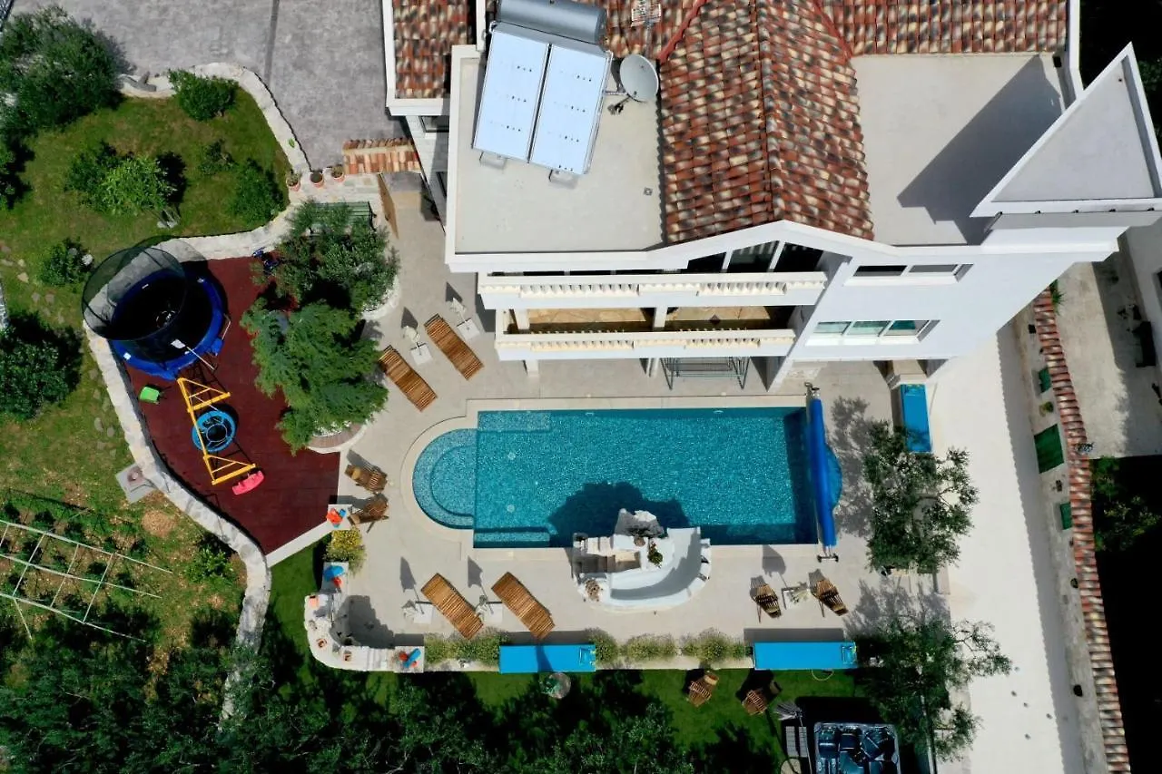Stagnum Baba - Impressive Luxury Villa With Heated Pool, Hot Tub, Playroom And Upscale House Design Trogir
