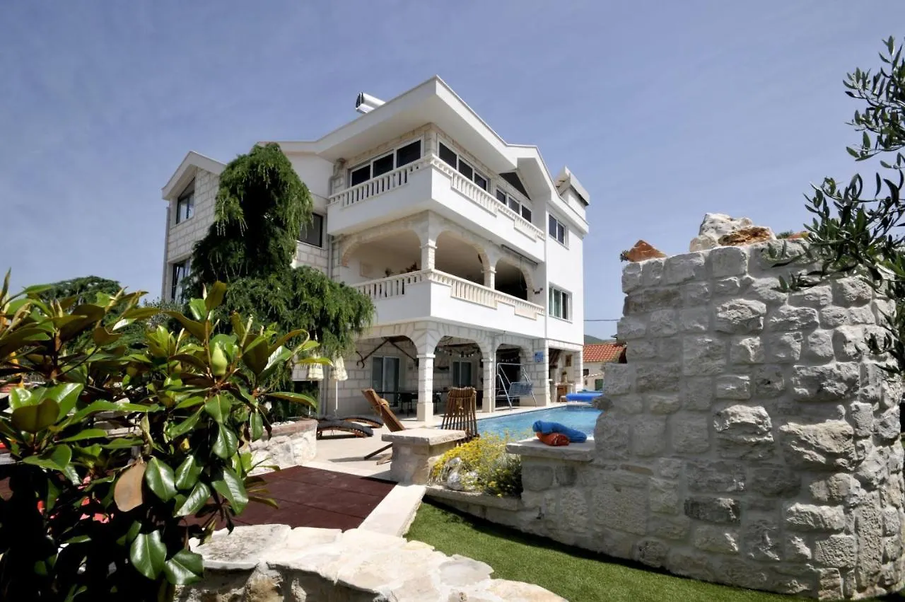 Stagnum Baba - Impressive Luxury Villa With Heated Pool, Hot Tub, Playroom And Upscale House Design Trogir Croatia