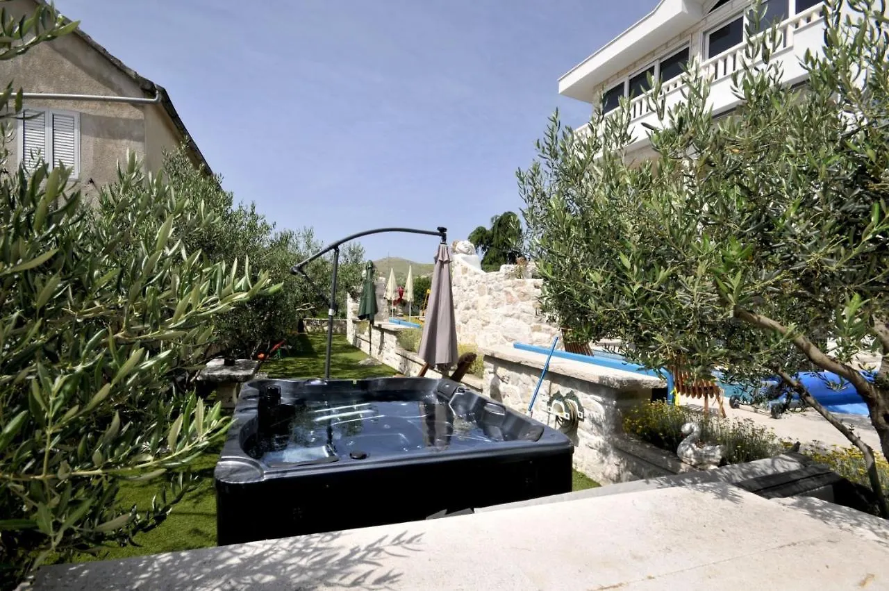 Stagnum Baba - Impressive Luxury Villa With Heated Pool, Hot Tub, Playroom And Upscale House Design Trogir