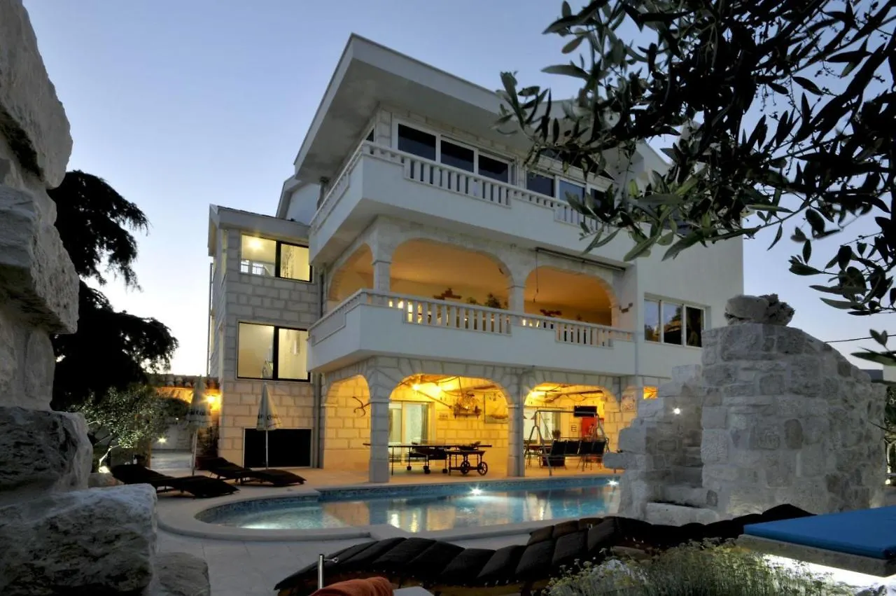 Stagnum Baba - Impressive Luxury Villa With Heated Pool, Hot Tub, Playroom And Upscale House Design Trogir