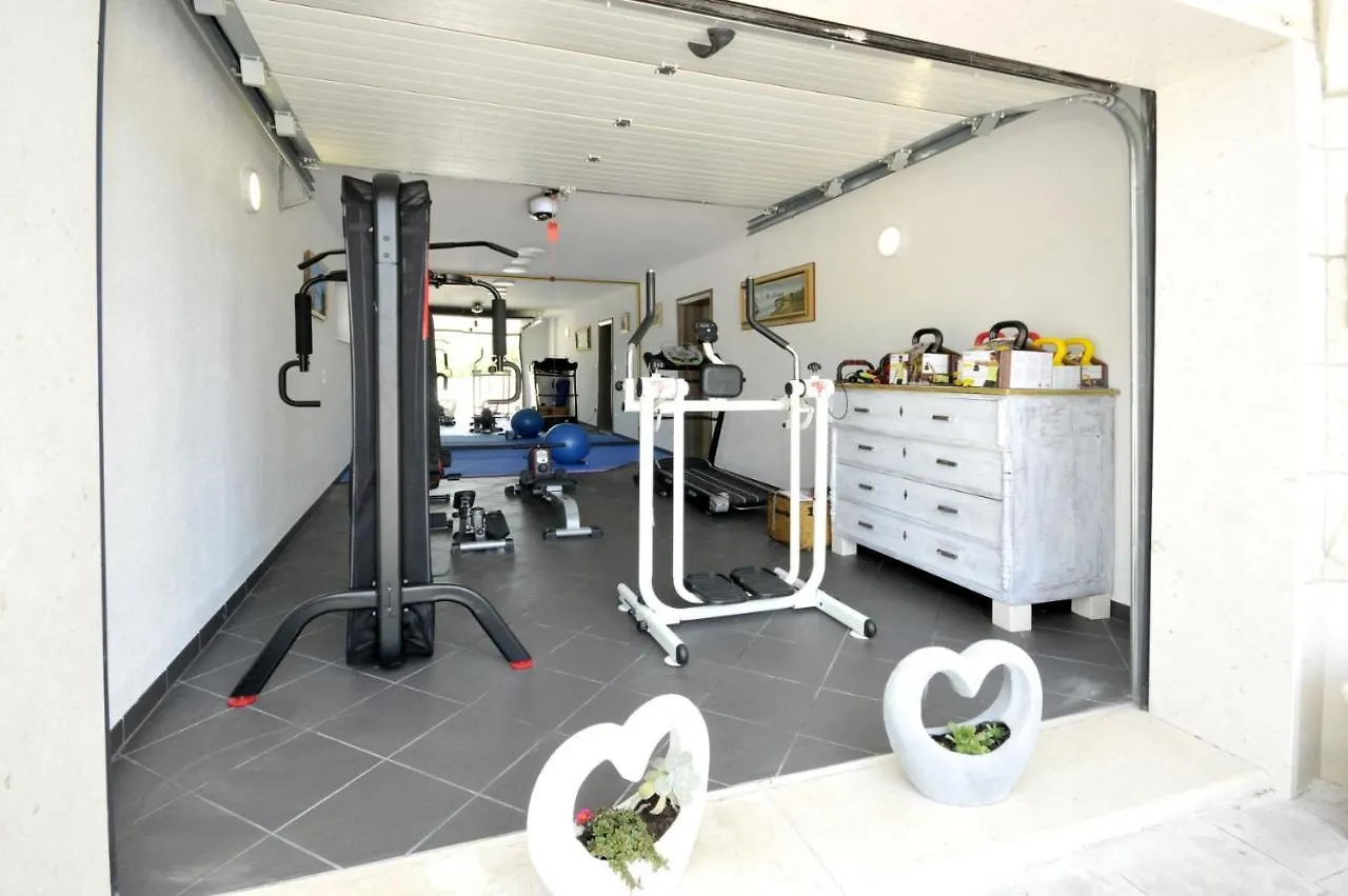 Stagnum Baba - Impressive Luxury Villa With Heated Pool, Hot Tub, Playroom And Upscale House Design Trogir