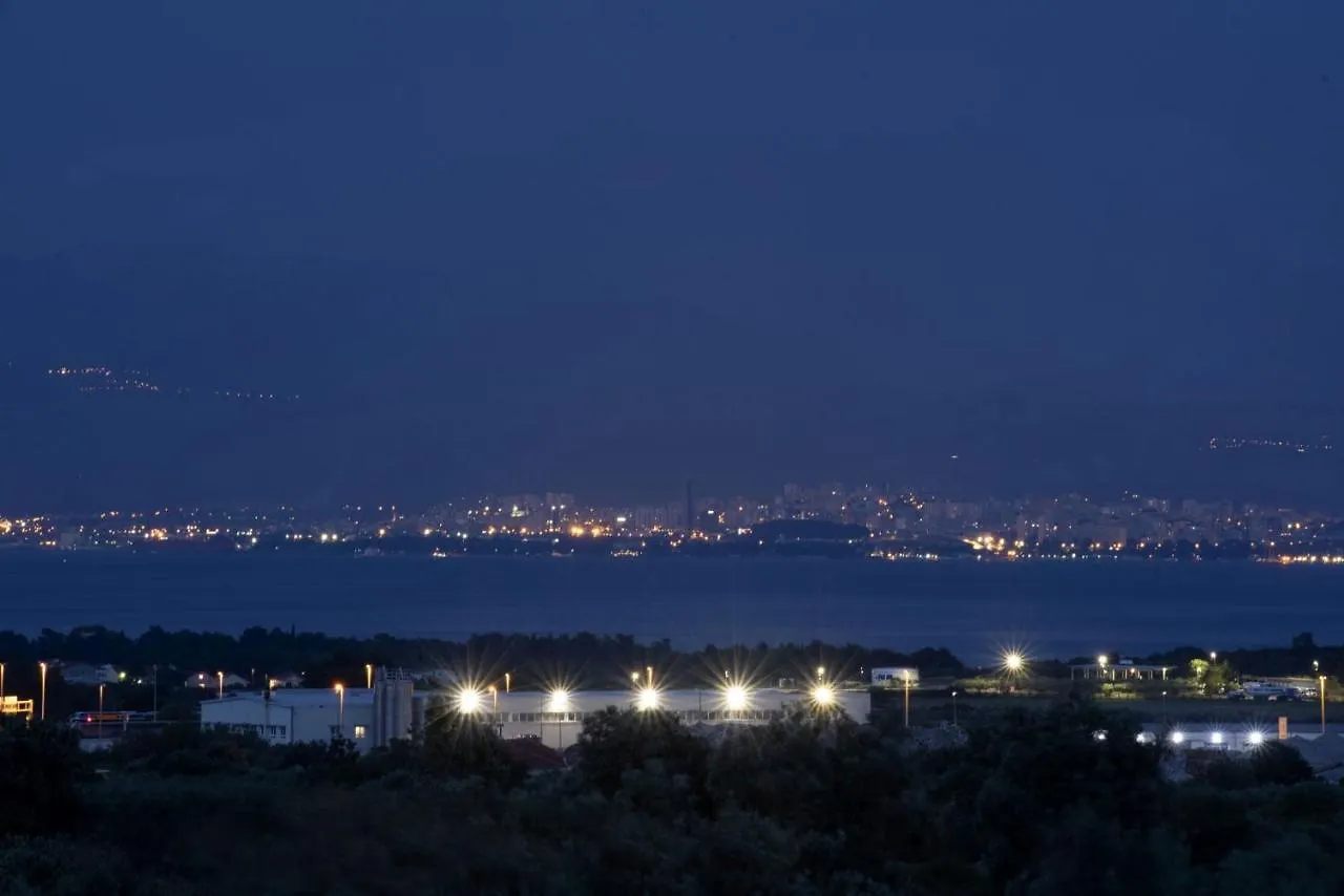 Stagnum Baba - Impressive Luxury Villa With Heated Pool, Hot Tub, Playroom And Upscale House Design Trogir 0*,  Croatia
