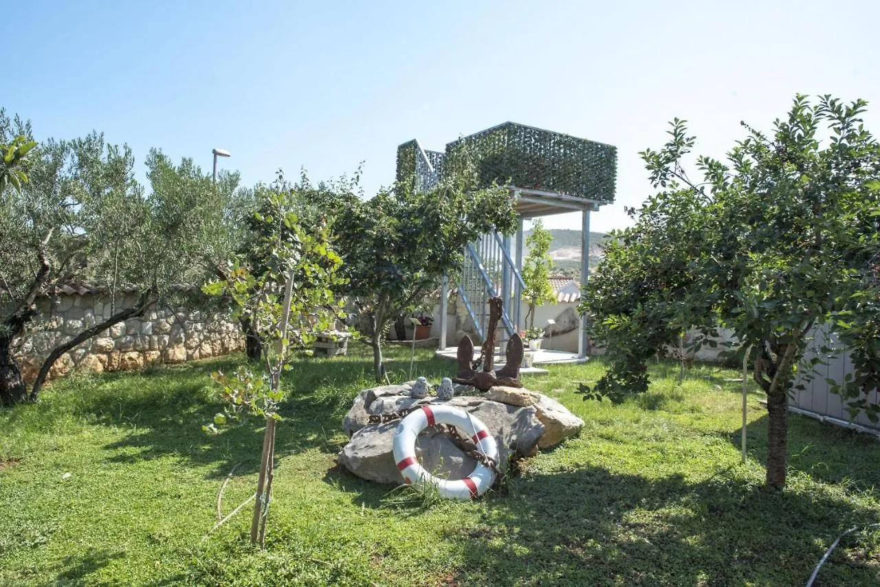 Stagnum Baba - Impressive Luxury Villa With Heated Pool, Hot Tub, Playroom And Upscale House Design Trogir