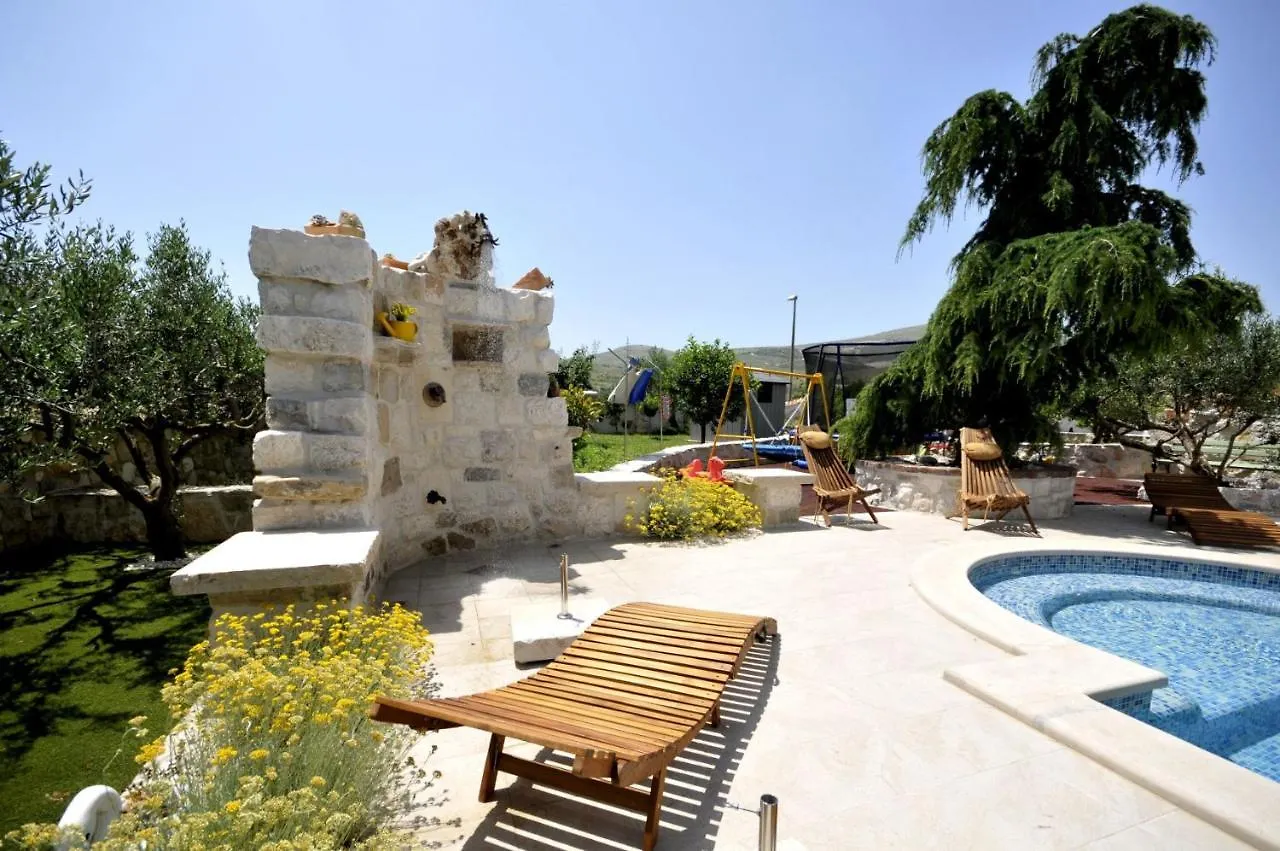 Stagnum Baba - Impressive Luxury Villa With Heated Pool, Hot Tub, Playroom And Upscale House Design Trogir 0*,  Croatia