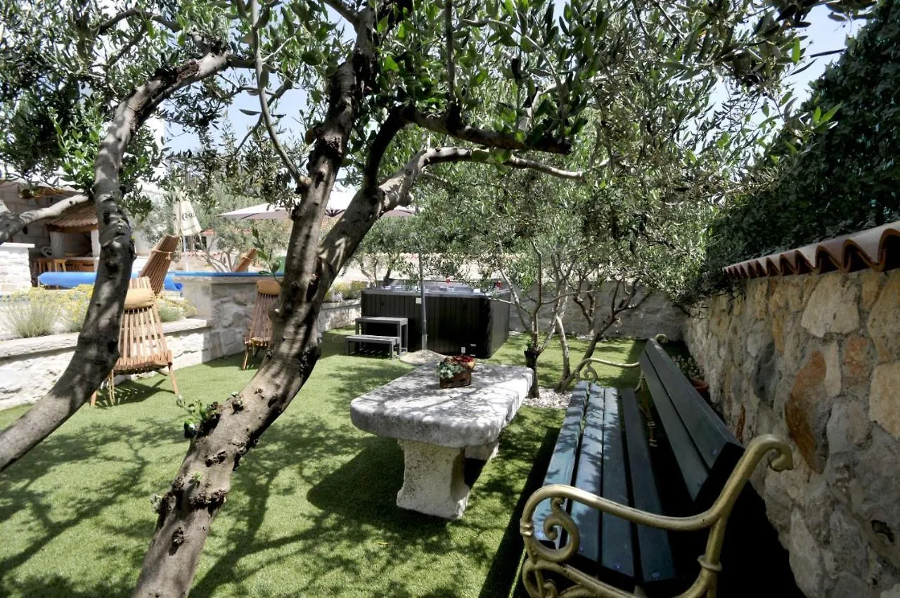 Stagnum Baba - Impressive Luxury Villa With Heated Pool, Hot Tub, Playroom And Upscale House Design Trogir