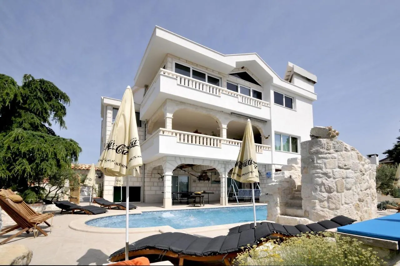 Stagnum Baba - Impressive Luxury Villa With Heated Pool, Hot Tub, Playroom And Upscale House Design Trogir