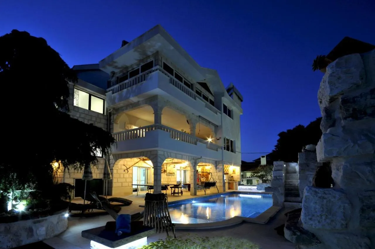 Stagnum Baba - Impressive Luxury Villa With Heated Pool, Hot Tub, Playroom And Upscale House Design Trogir 0*,  Croatia