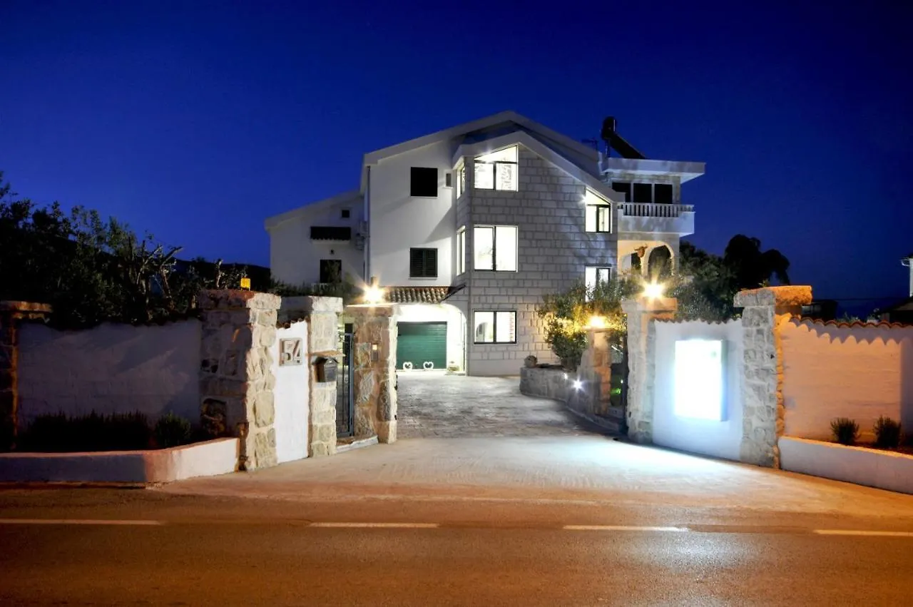 Stagnum Baba - Impressive Luxury Villa With Heated Pool, Hot Tub, Playroom And Upscale House Design Trogir Croatia