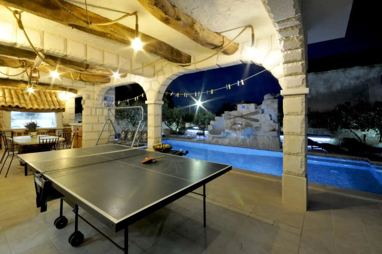 Stagnum Baba - Impressive Luxury Villa With Heated Pool, Hot Tub, Playroom And Upscale House Design Trogir 0*,