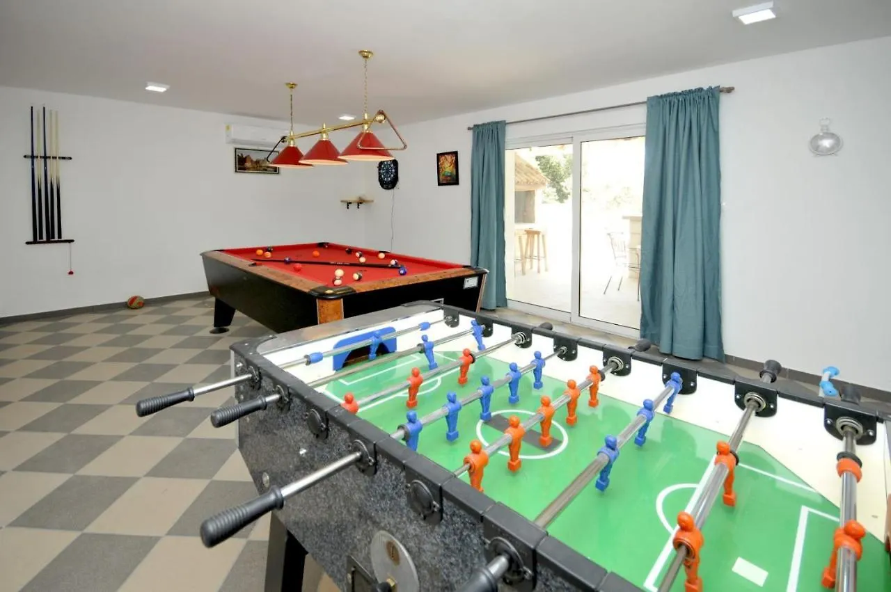 Stagnum Baba - Impressive Luxury Villa With Heated Pool, Hot Tub, Playroom And Upscale House Design Trogir
