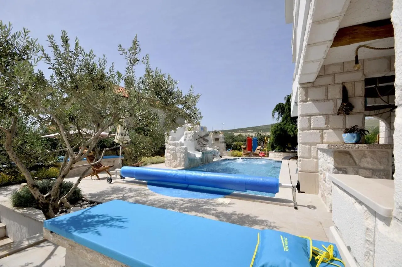 Stagnum Baba - Impressive Luxury Villa With Heated Pool, Hot Tub, Playroom And Upscale House Design Trogir