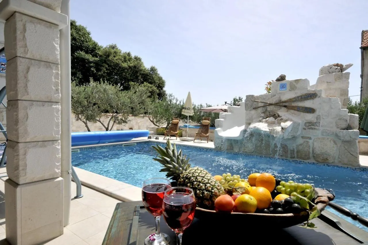 Stagnum Baba - Impressive Luxury Villa With Heated Pool, Hot Tub, Playroom And Upscale House Design Trogir 0*,  Croatia