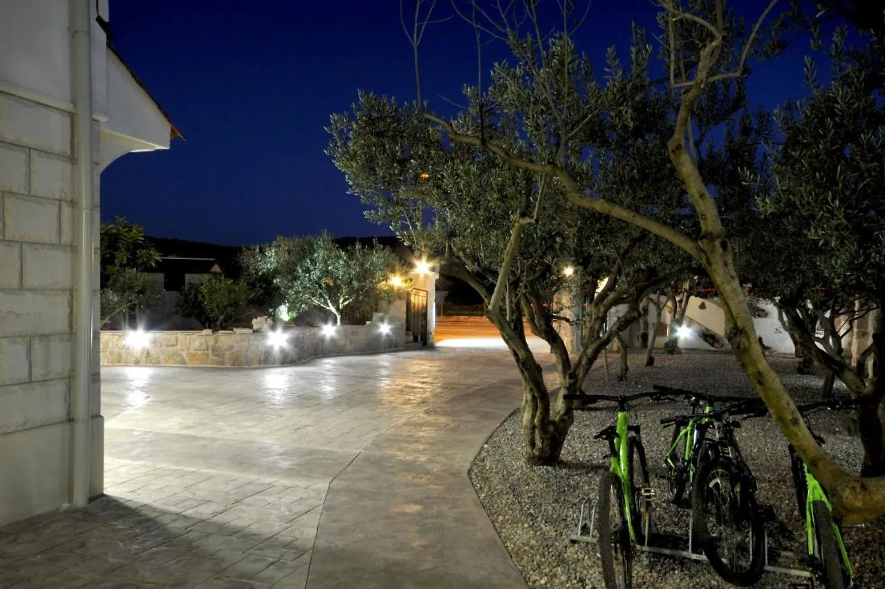 Stagnum Baba - Impressive Luxury Villa With Heated Pool, Hot Tub, Playroom And Upscale House Design Trogir Croatia