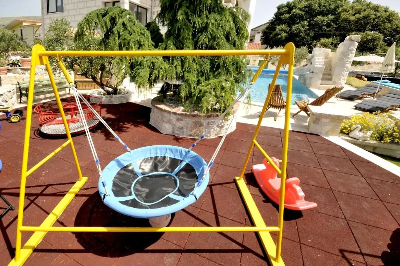 Stagnum Baba - Impressive Luxury Villa With Heated Pool, Hot Tub, Playroom And Upscale House Design Trogir