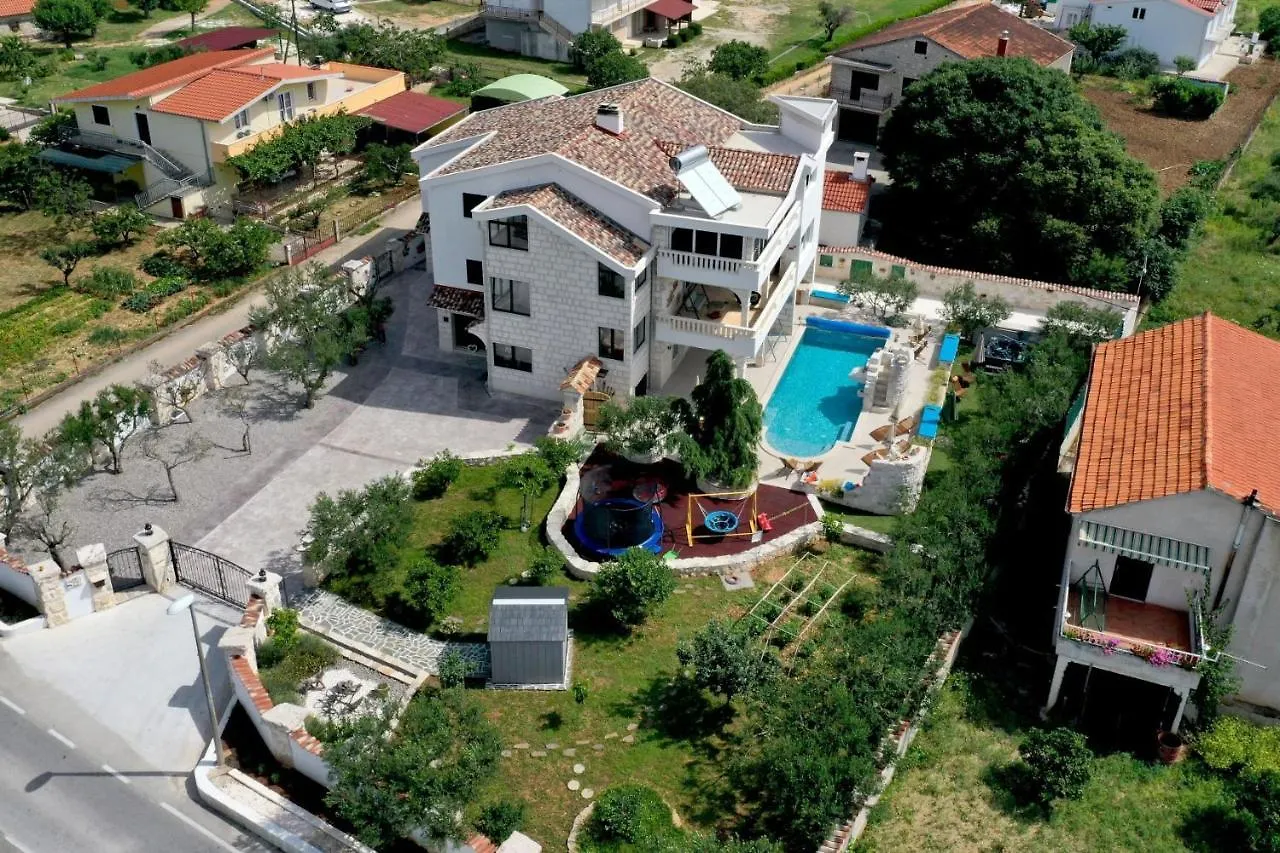 Stagnum Baba - Impressive Luxury Villa With Heated Pool, Hot Tub, Playroom And Upscale House Design Trogir 0*,