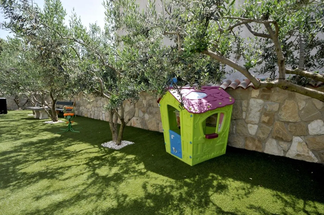 Stagnum Baba - Impressive Luxury Villa With Heated Pool, Hot Tub, Playroom And Upscale House Design Trogir