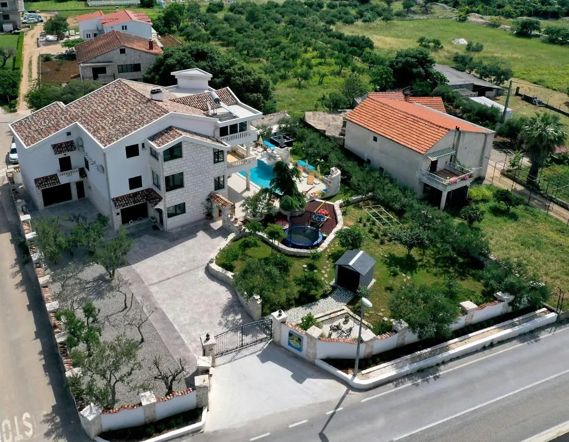 Stagnum Baba - Impressive Luxury Villa With Heated Pool, Hot Tub, Playroom And Upscale House Design Trogir 0*,  Croatia