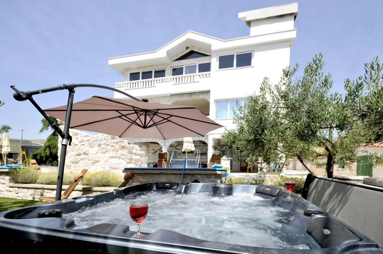 Stagnum Baba - Impressive Luxury Villa With Heated Pool, Hot Tub, Playroom And Upscale House Design Trogir