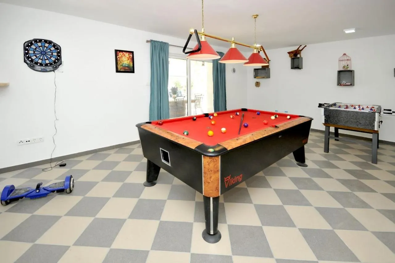 Stagnum Baba - Impressive Luxury Villa With Heated Pool, Hot Tub, Playroom And Upscale House Design Trogir
